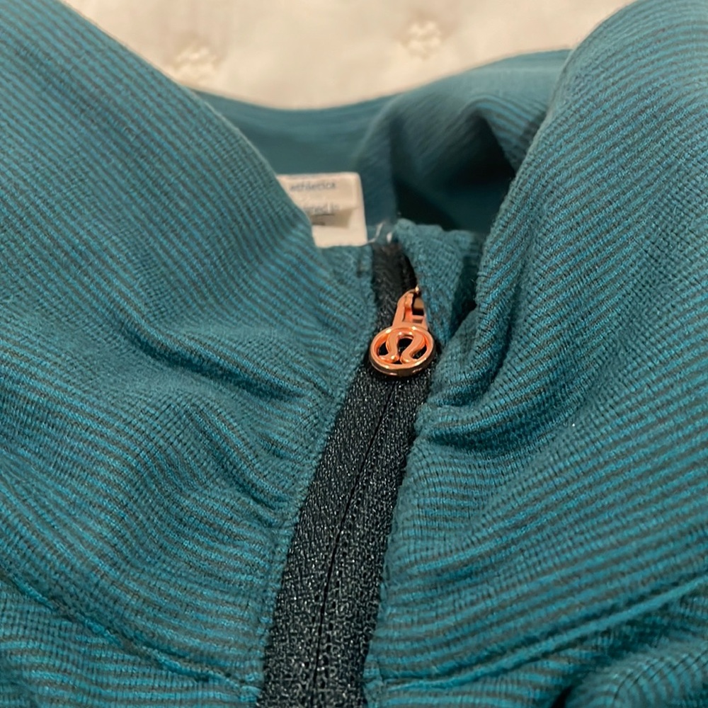 Lulu lemon 3/4 pullover ladies size 6